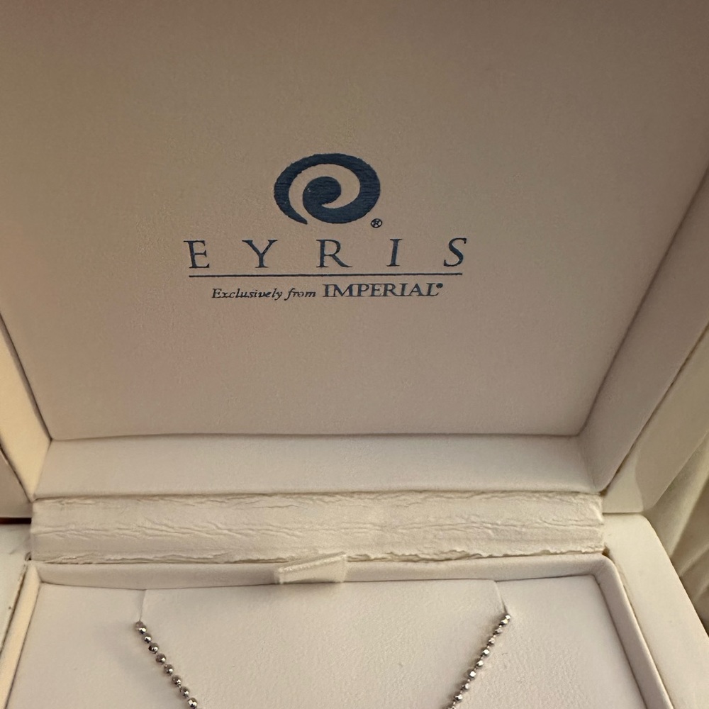 Eyris necklace